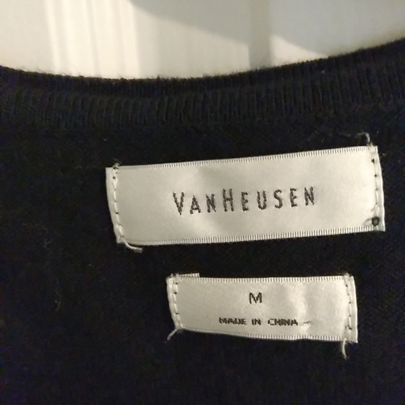 Cardigan. Black and white pattern. Van Heusen. Size medium - Picture 2 of 3